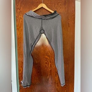 Lululemon Wunder Under leggings size 12 Mid-Rise
